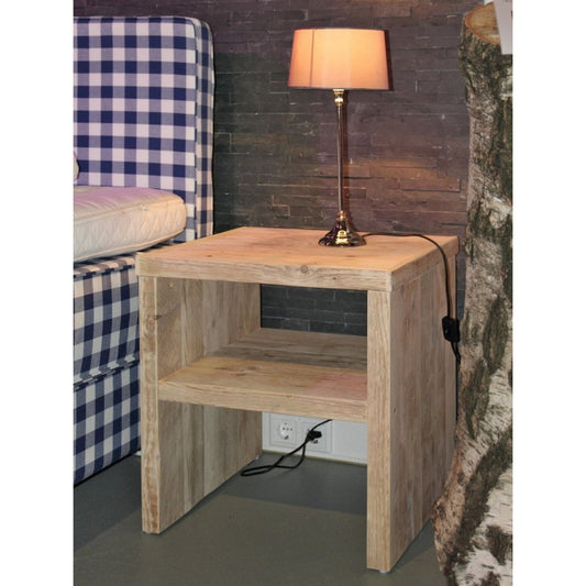 Bauholz Hocker mit Einlegeboden, Wangenform - Gastronomie