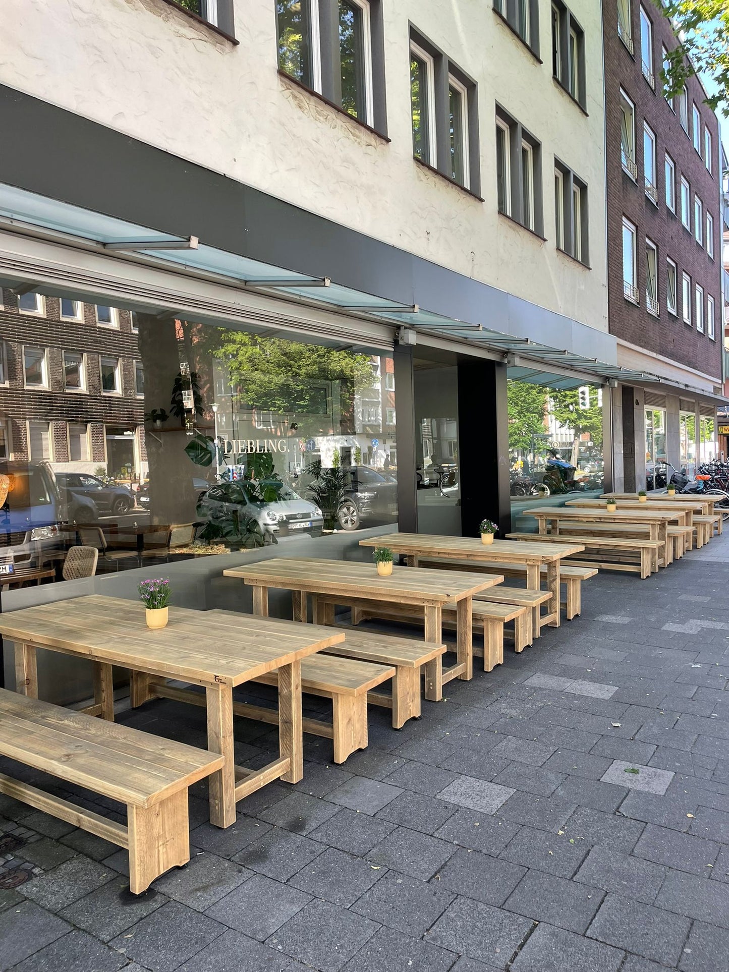 Bauholz Bank, Wangenform, eingezogen - Gastronomie