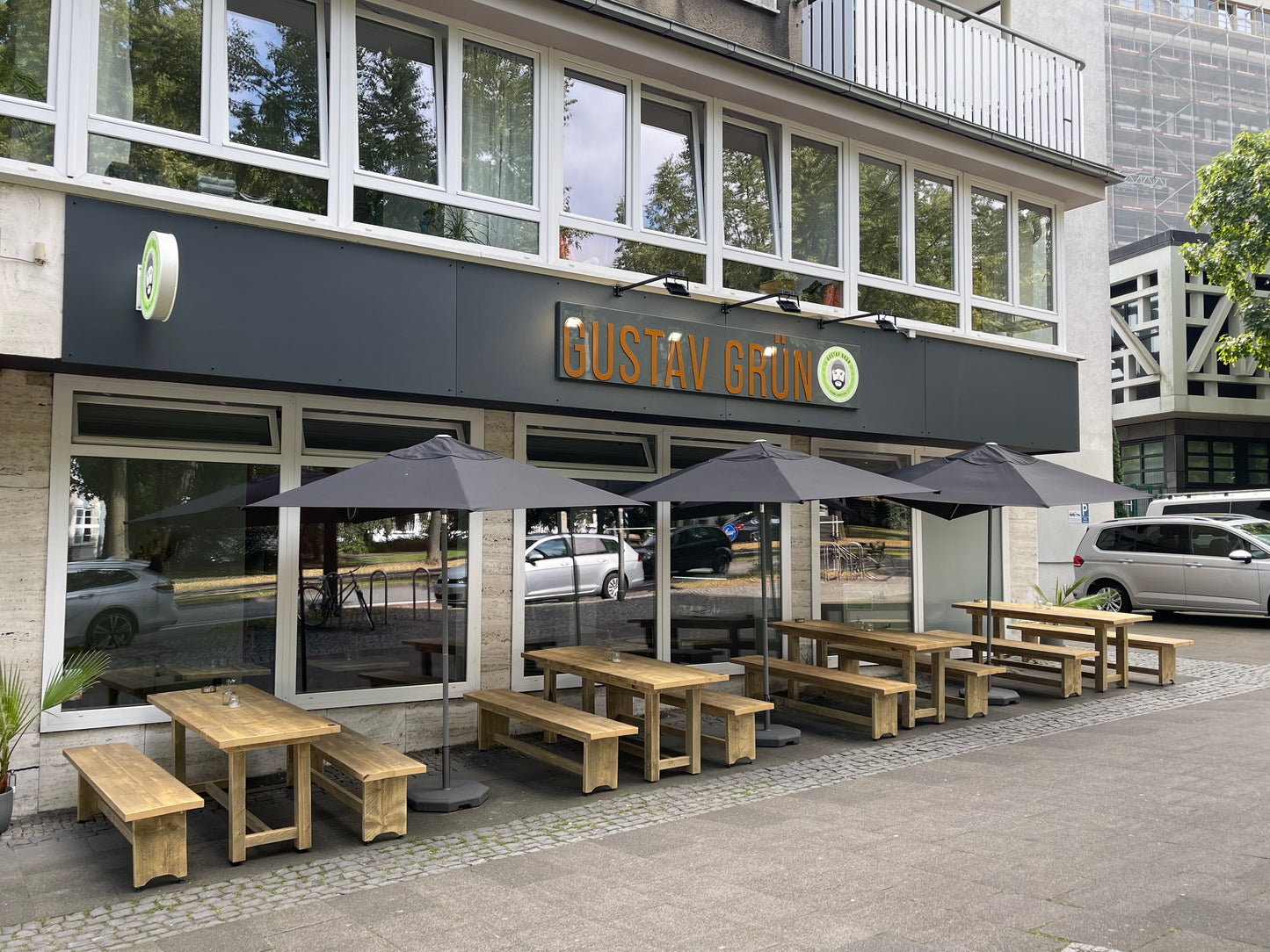 Konsolentisch und Bänke (Set) ohne Rückenlehne - Gastronomie