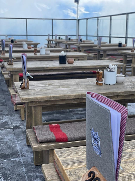 Konsolentisch und Bänke (Set) ohne Rückenlehne - Gastronomie